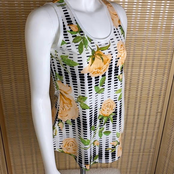 🔷Lularoe Tank Top Black & White With Yellow Roses Size Medium NWT - Picture 3 of 5
